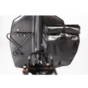 Packtaschenhalter für die Rückwand des Libellen Kinderwagens zum einkaufen mit Lastenrad und schlafenden Kindern